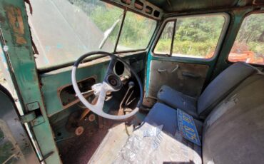 Willys-wagon-1952-green-1