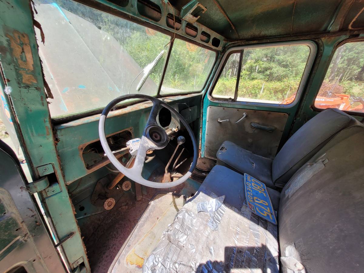 Willys-wagon-1952-green-1