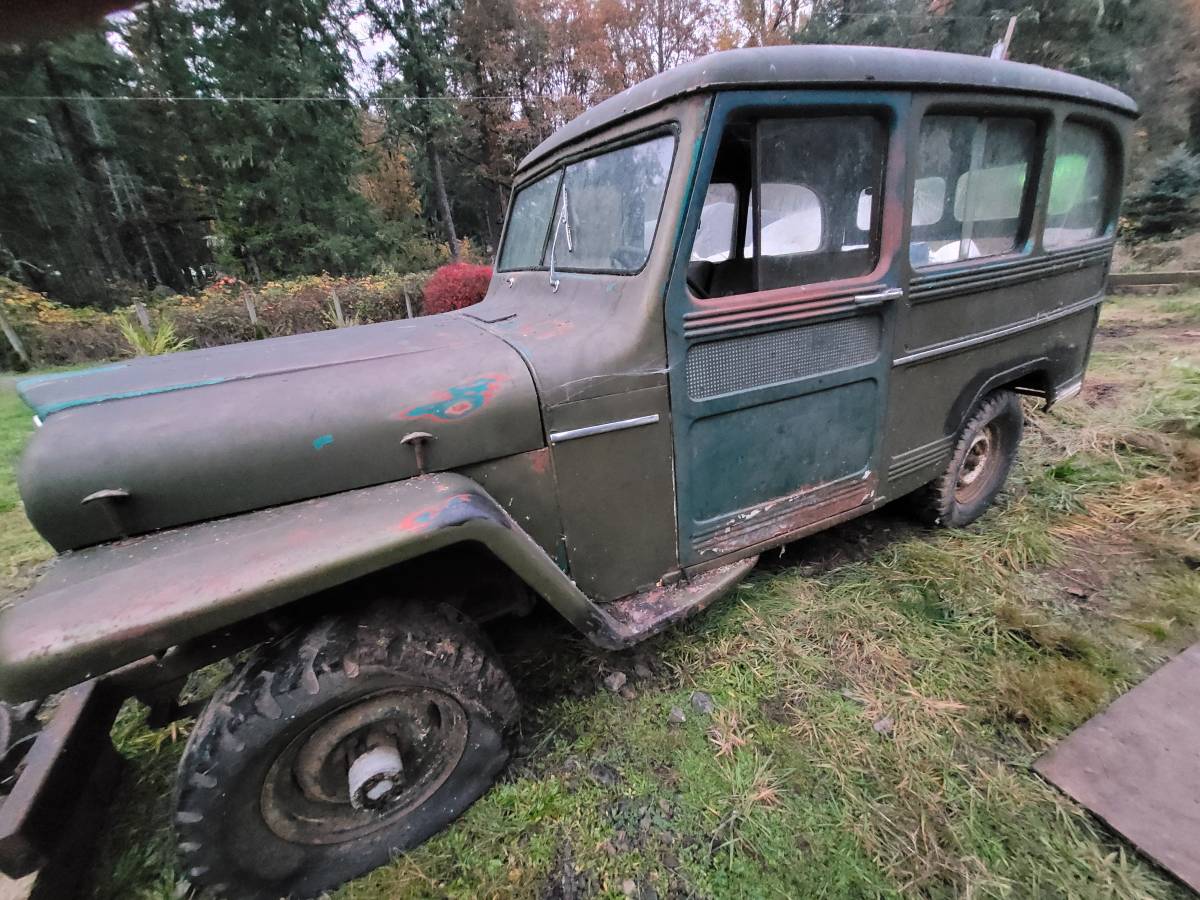 Willys-wagon-1952-green-2