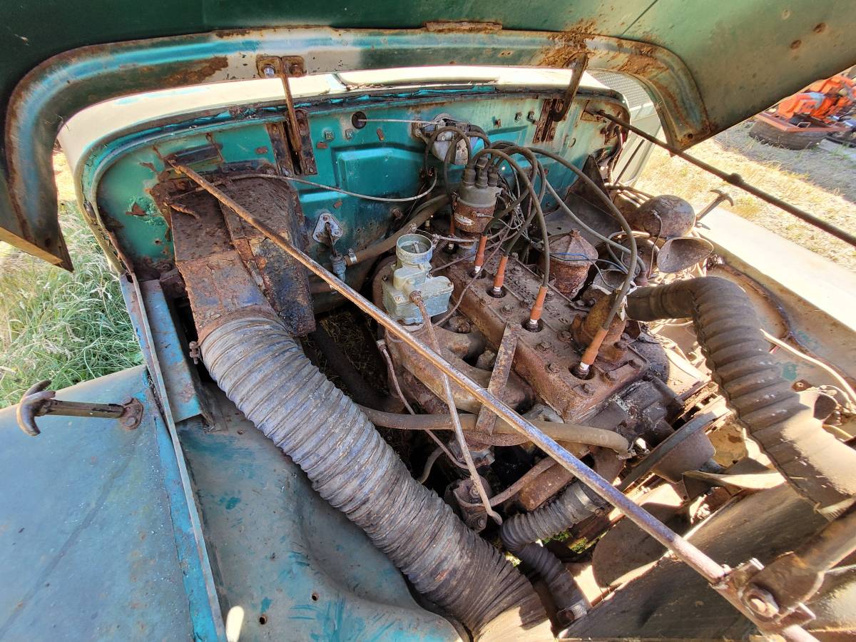Willys-wagon-1952-green-3