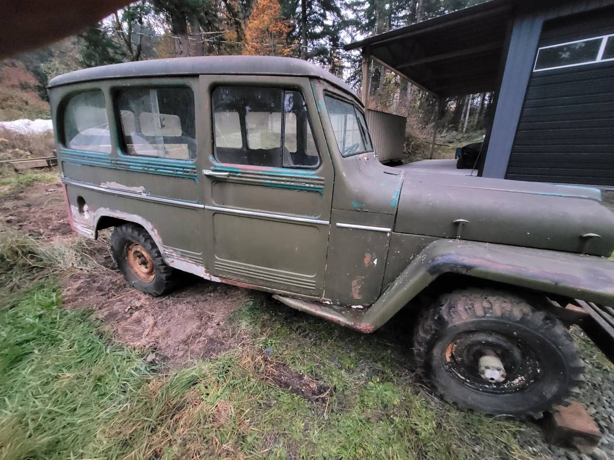 Willys-wagon-1952-green-4