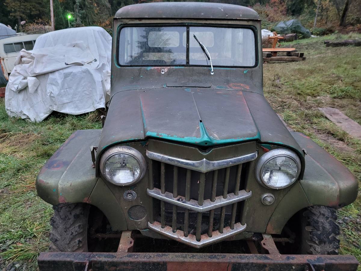 Willys-wagon-1952-green