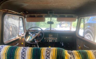 Willys-wagon-1953-green-2