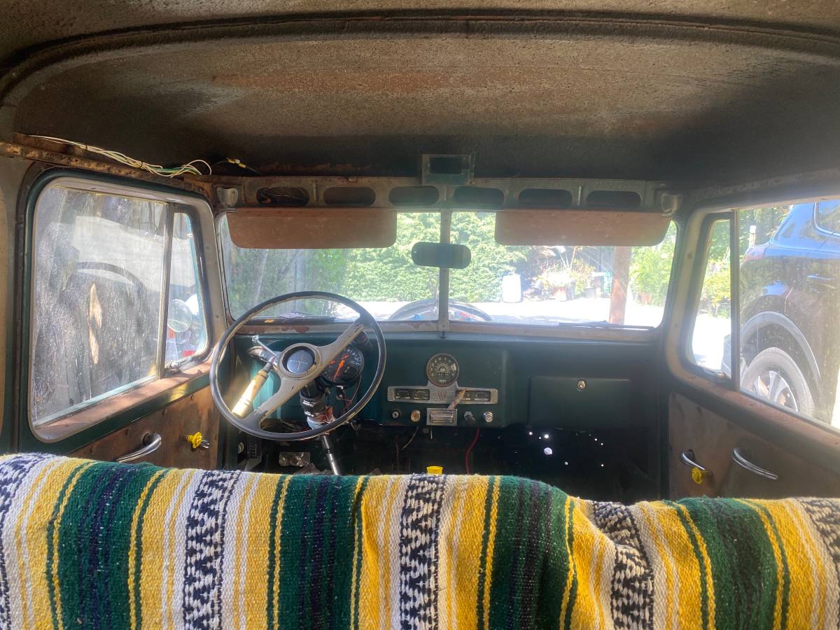 Willys-wagon-1953-green-2