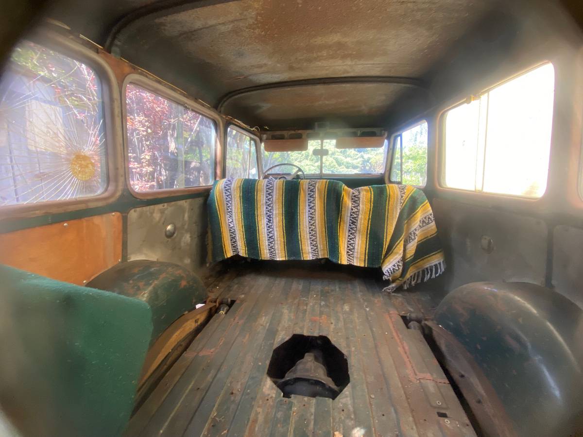 Willys-wagon-1953-green-3
