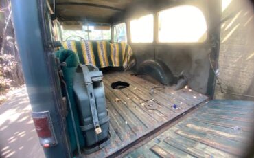 Willys-wagon-1953-green-4
