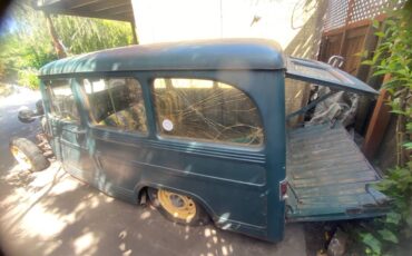 Willys-wagon-1953-green-5