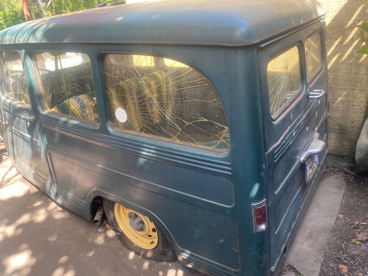 Willys-wagon-1953-green-7