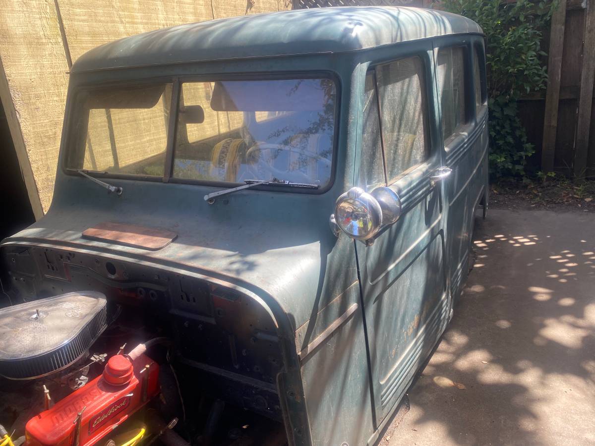 Willys-wagon-1953-green-8