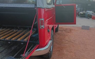 Willys-wagon-1954-red-15