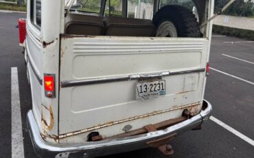 Willys-wagon-1962-white-12