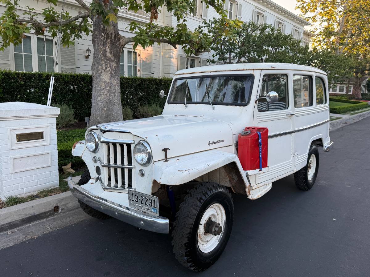 Willys-wagon-1962-white-13