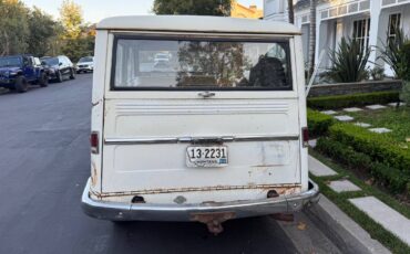 Willys-wagon-1962-white-18