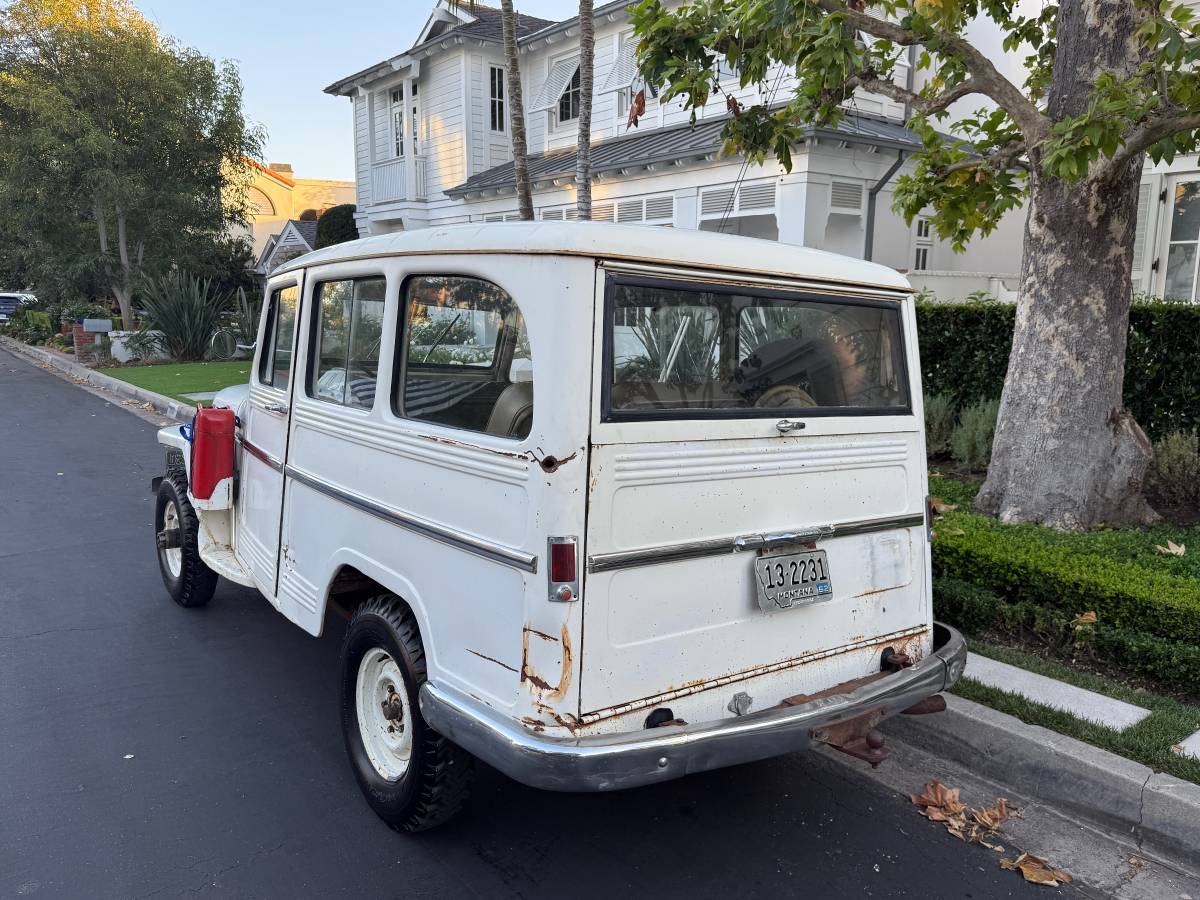 Willys-wagon-1962-white-19