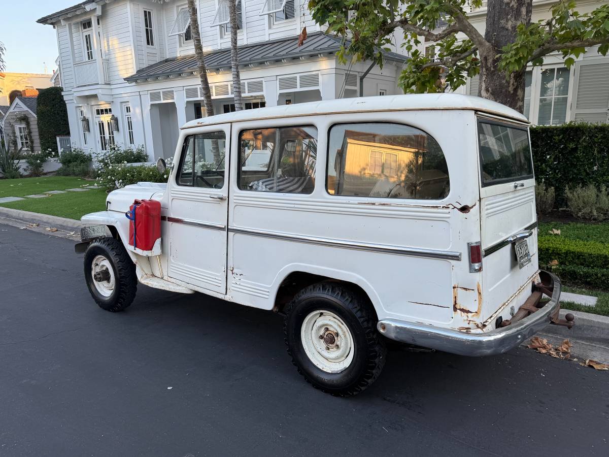 Willys-wagon-1962-white-20