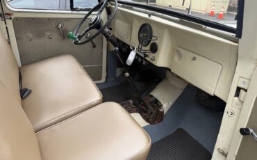 Willys-wagon-1962-white-5