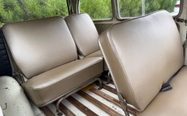 Willys-wagon-1962-white-6