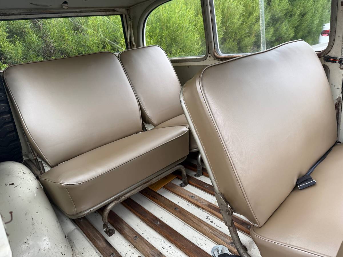 Willys-wagon-1962-white-6