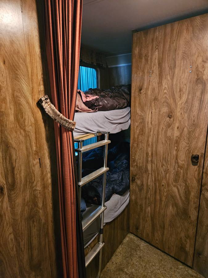 Winnebago-1981-white-2