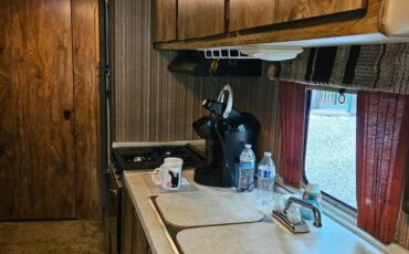 Winnebago-1981-white-6