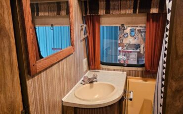 Winnebago-1981-white-8