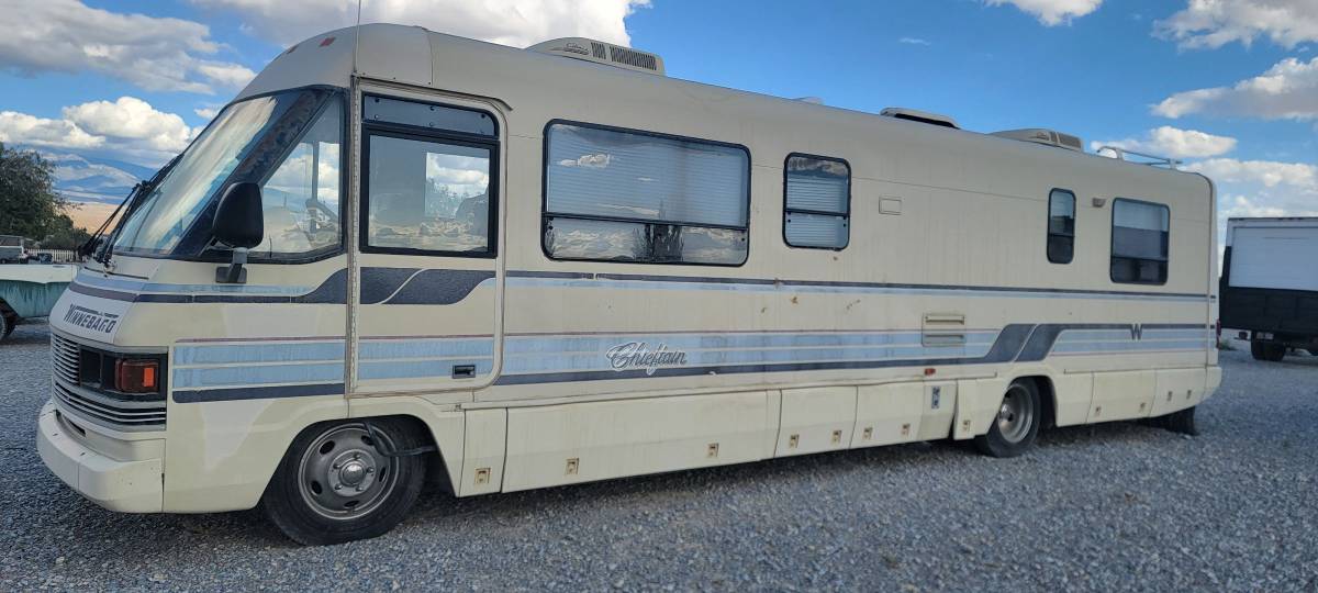 Winnebago-chieftain-1991-white-1