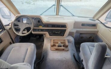Winnebago-chieftain-1991-white-2