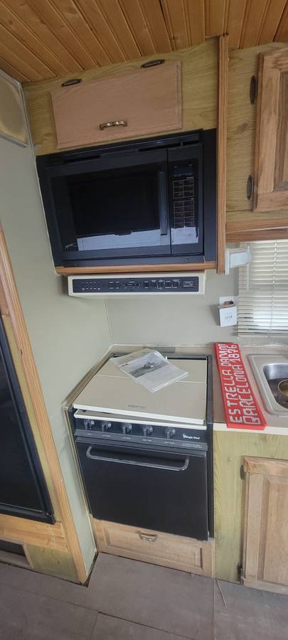 Winnebago-chieftain-1991-white-5