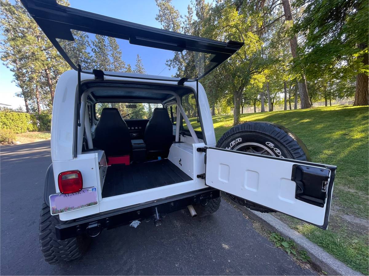 Wrangler-yj-1991-white-3