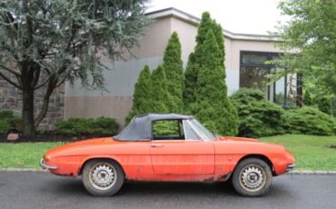 Alfa-romeo-Duetto-1966-Red-Black-3