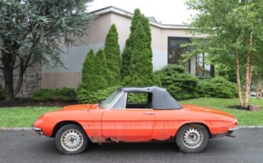 Alfa-romeo-Duetto-1966-Red-Black-4