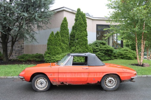 Alfa-romeo-Duetto-1966-Red-Black-4