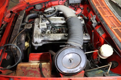 Alfa-romeo-Duetto-1966-Red-Black-6