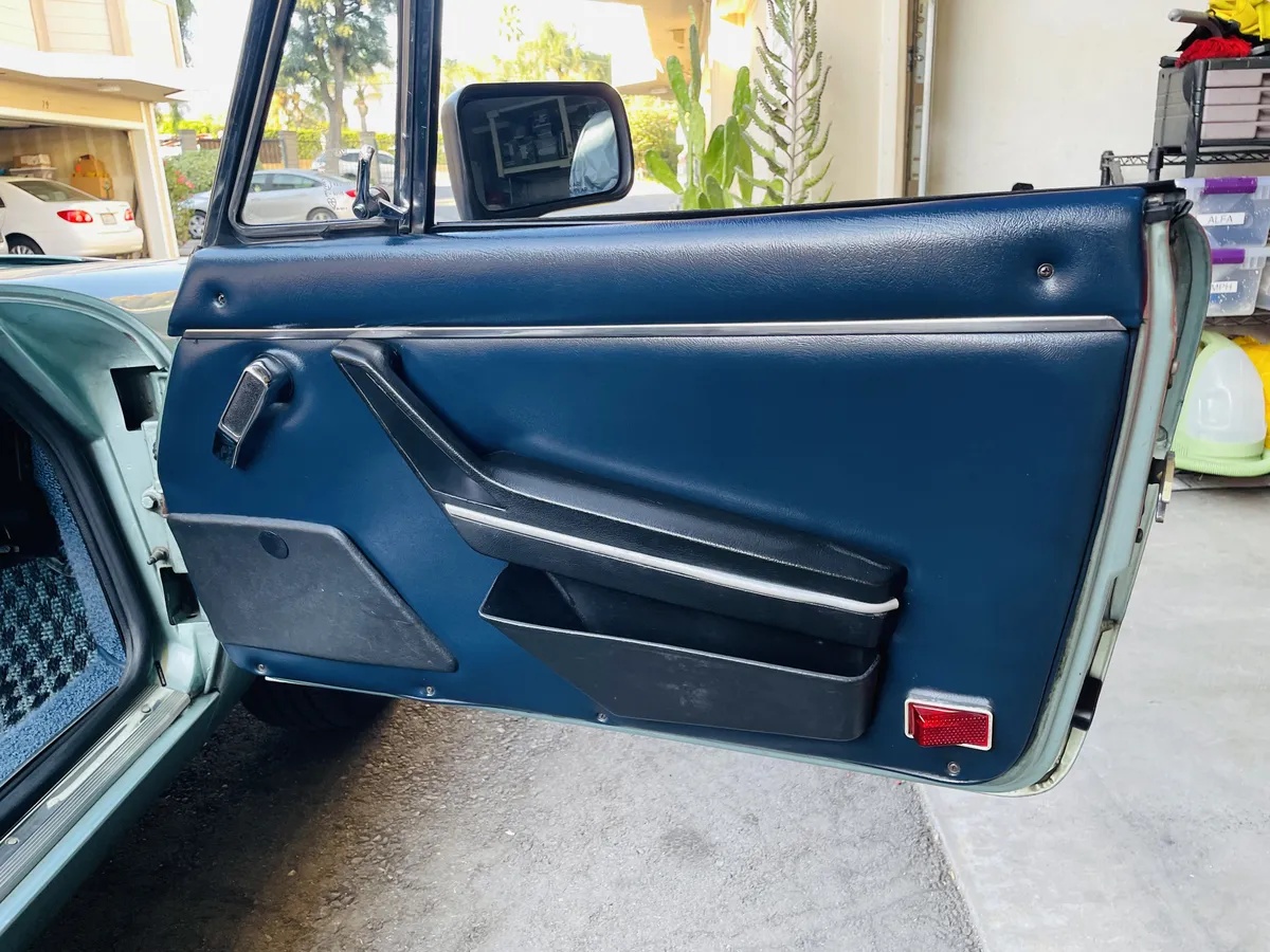 Alfa-romeo-Spider-1984-11