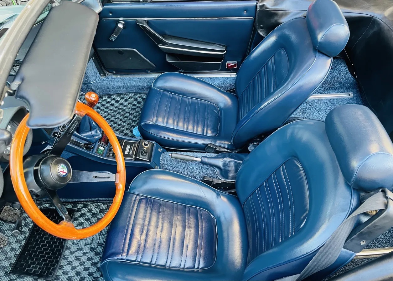 Alfa-romeo-Spider-1984-15