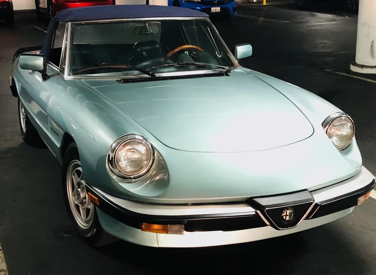 Alfa-romeo-Spider-1984-2