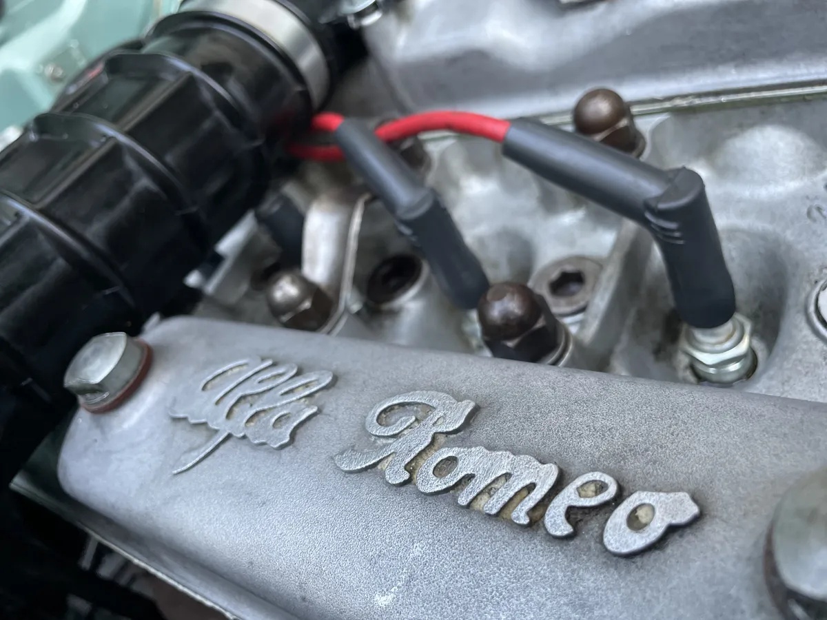 Alfa-romeo-Spider-1984-3