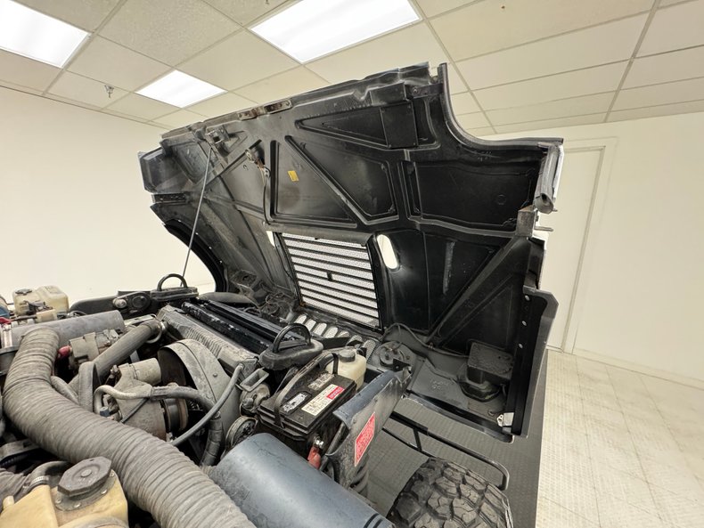 Am-general-Hummer-1995-White-Tan-1