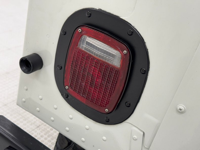 Am-general-Hummer-1995-White-Tan-28