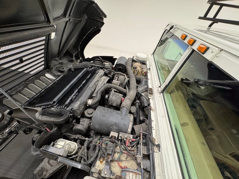 Am-general-Hummer-1995-White-Tan-32