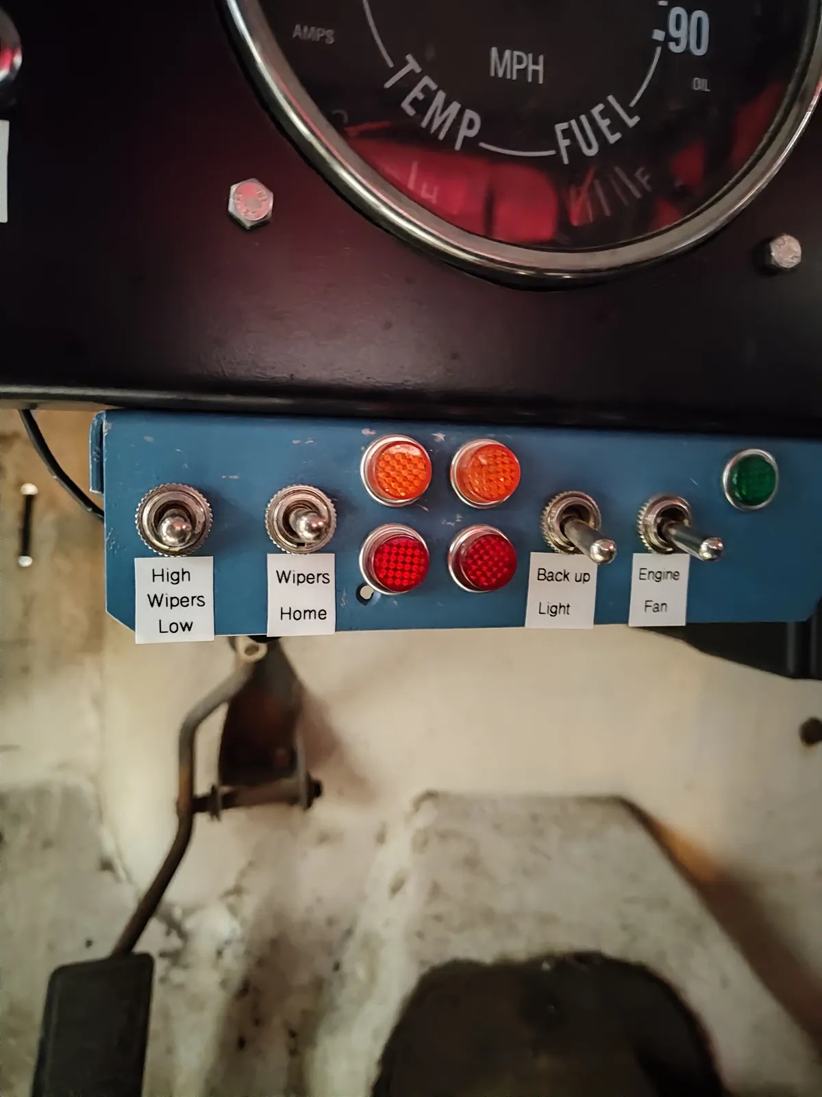 Amc-Jeep-1974-White-Black-11