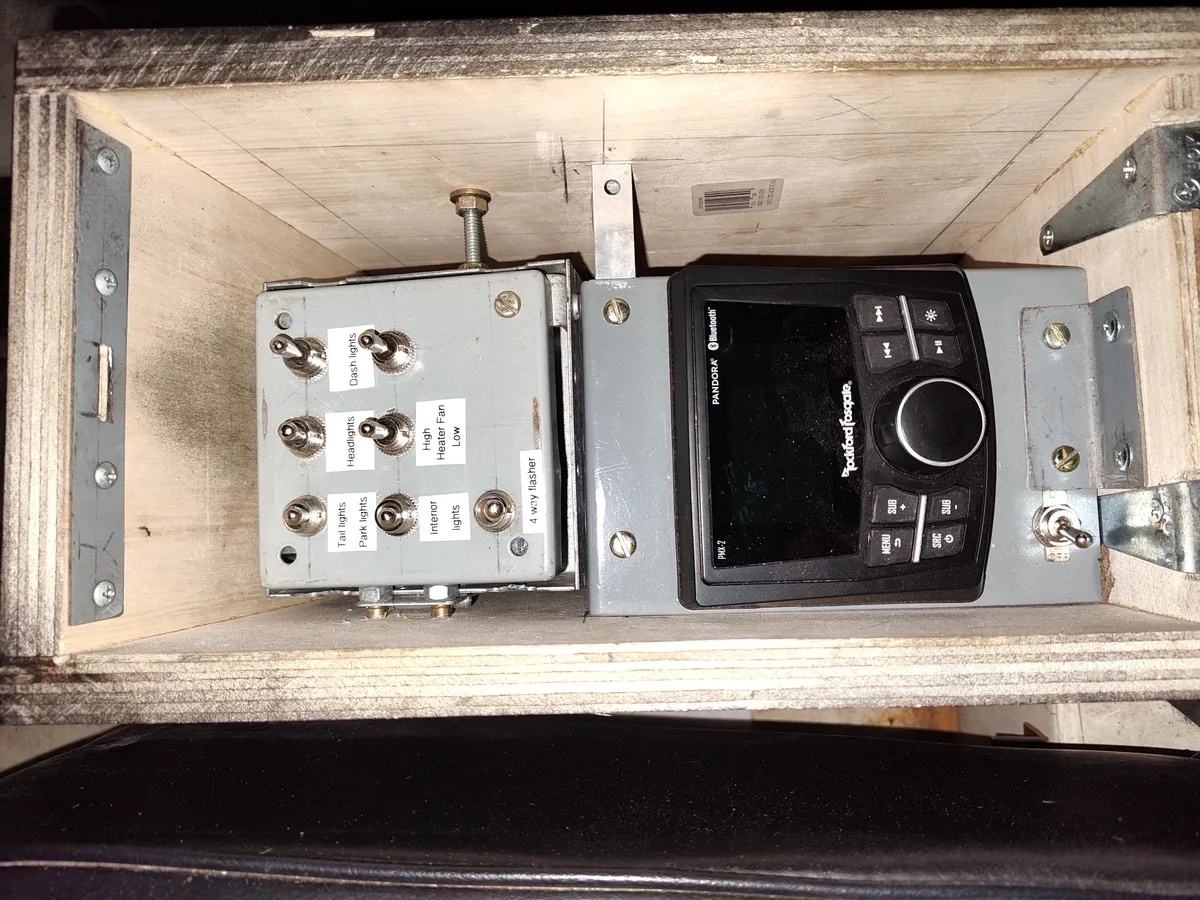 Amc-Jeep-1974-White-Black-12