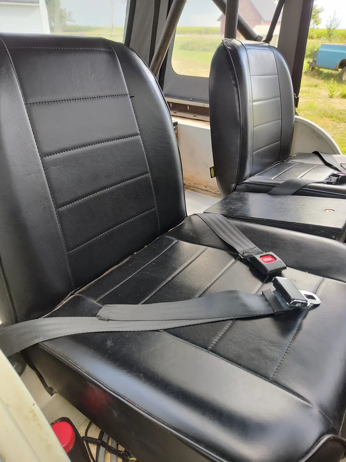 Amc-Jeep-1974-White-Black-4