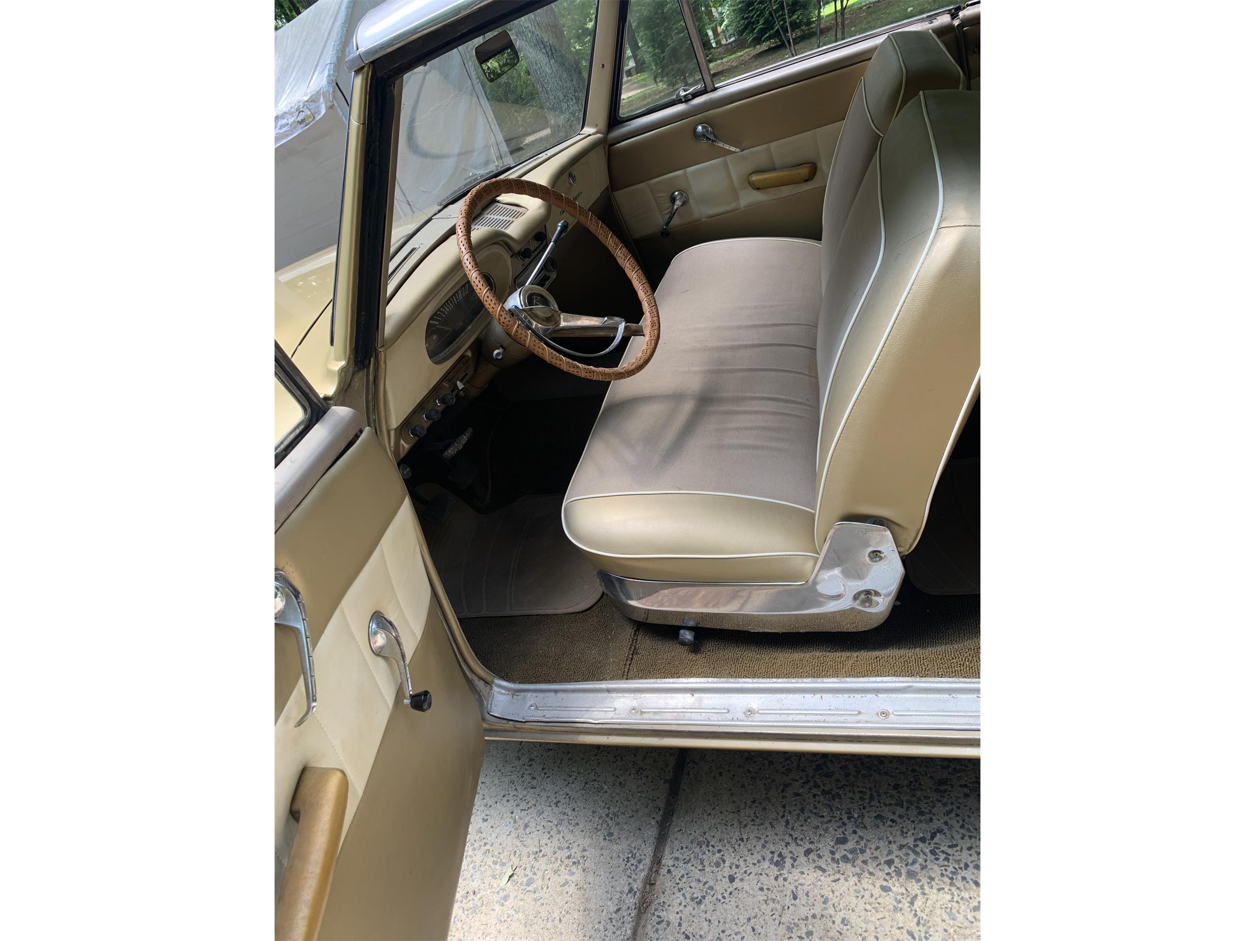 Amc-Rambler-1963-Gold-Gold-2