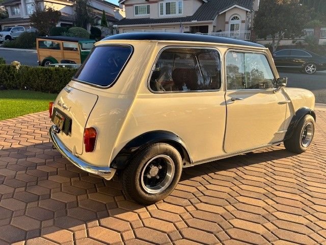 Austin-Mini-cooper-1964-Yellow-Black-34