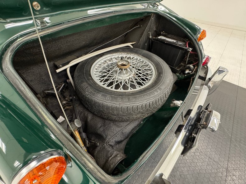 Austin-healey-3000-1967-British-Racing-Green-Black-27