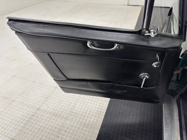 Austin-healey-3000-1967-British-Racing-Green-Black-30