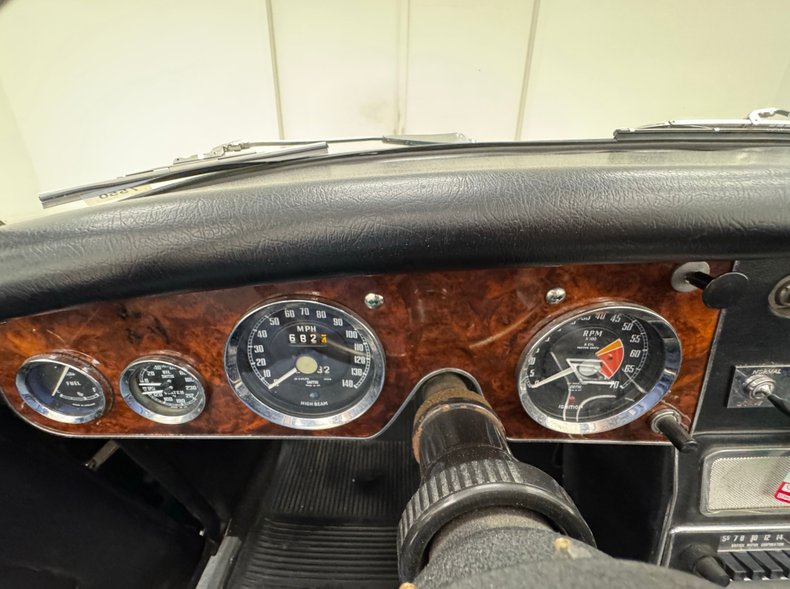 Austin-healey-3000-1967-British-Racing-Green-Black-38