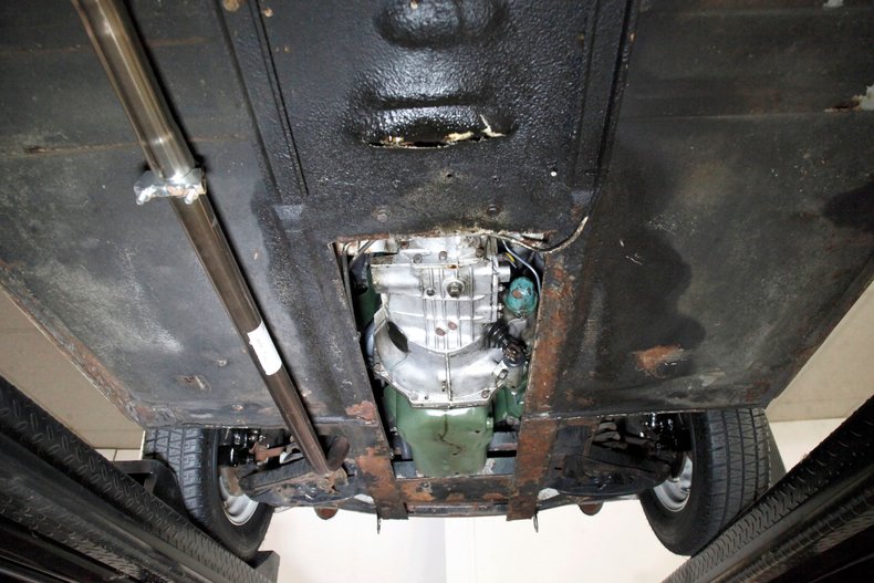 Austin-healey-Sprite-1966-Old-English-White-Black-10