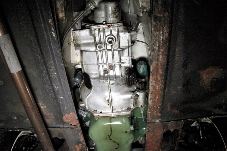 Austin-healey-Sprite-1966-Old-English-White-Black-12